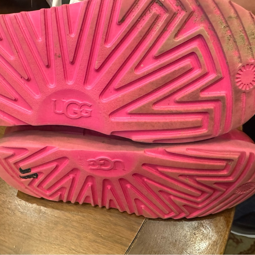 Girls’ UGG Hot Pink Classic Clear Ankle Boots Plastic Size 4 - Picture 3 of 7